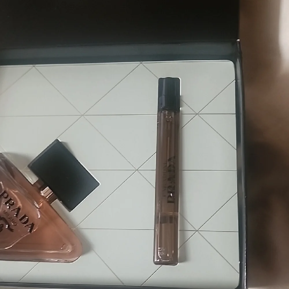 Prada Fragrance Duo in Black Box - Picture 3 of 4